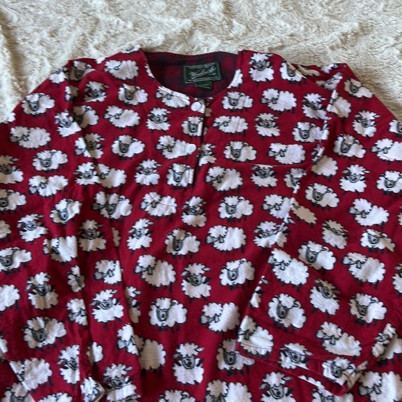 Woolrich Sheep Graphic Red/White  Flannel Long Sleeve Womens Nightgown Size S/M - Picture 2 of 8